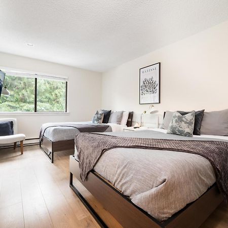 Appartement Creekside Oasis 4 Beds Pool And Hot Tub à Whistler Extérieur photo