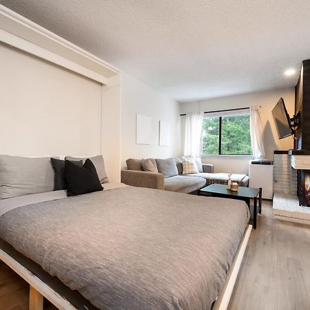 Appartement Creekside Oasis 4 Beds Pool And Hot Tub à Whistler Extérieur photo