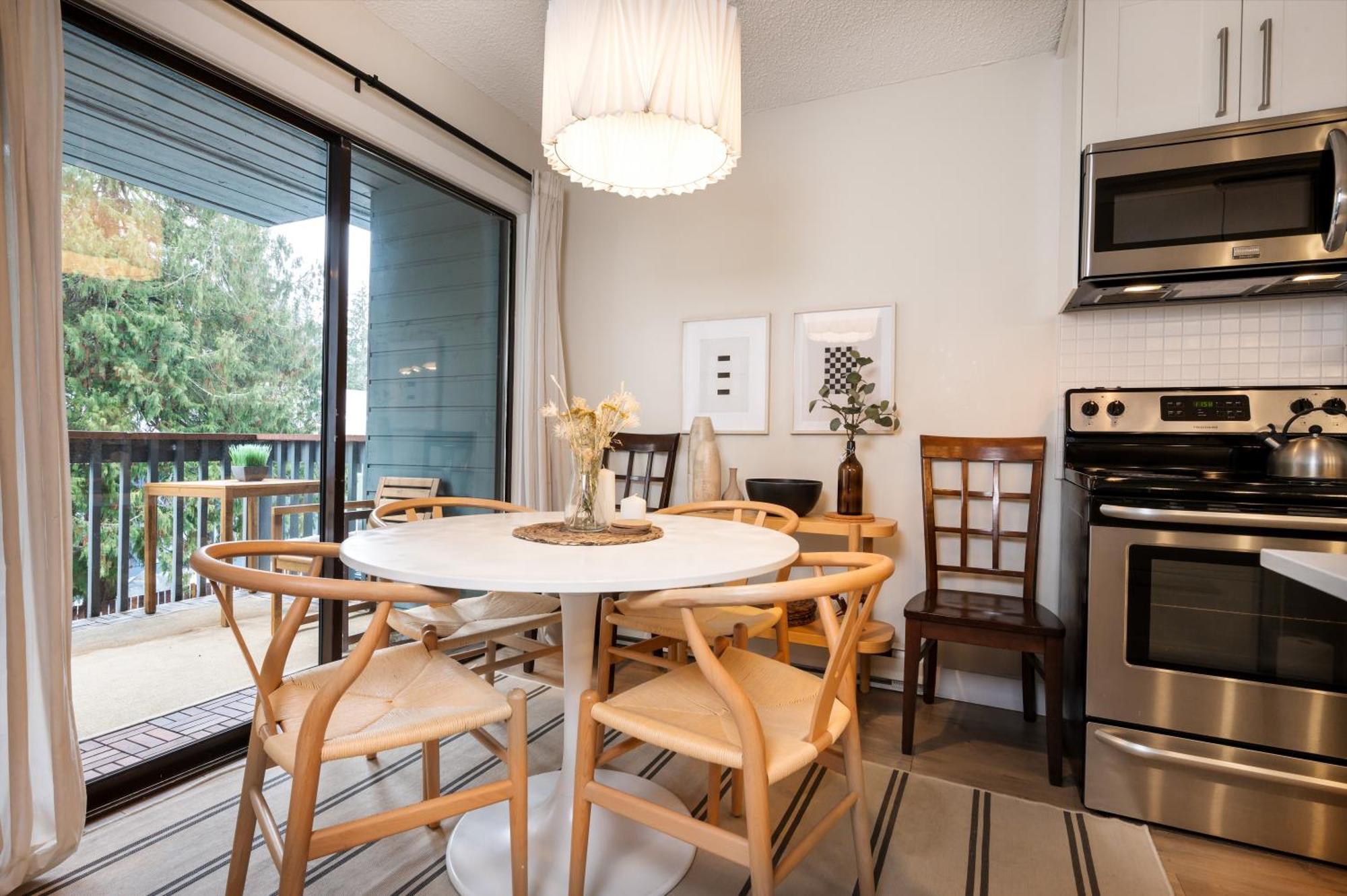 Appartement Creekside Oasis 4 Beds Pool And Hot Tub à Whistler Extérieur photo