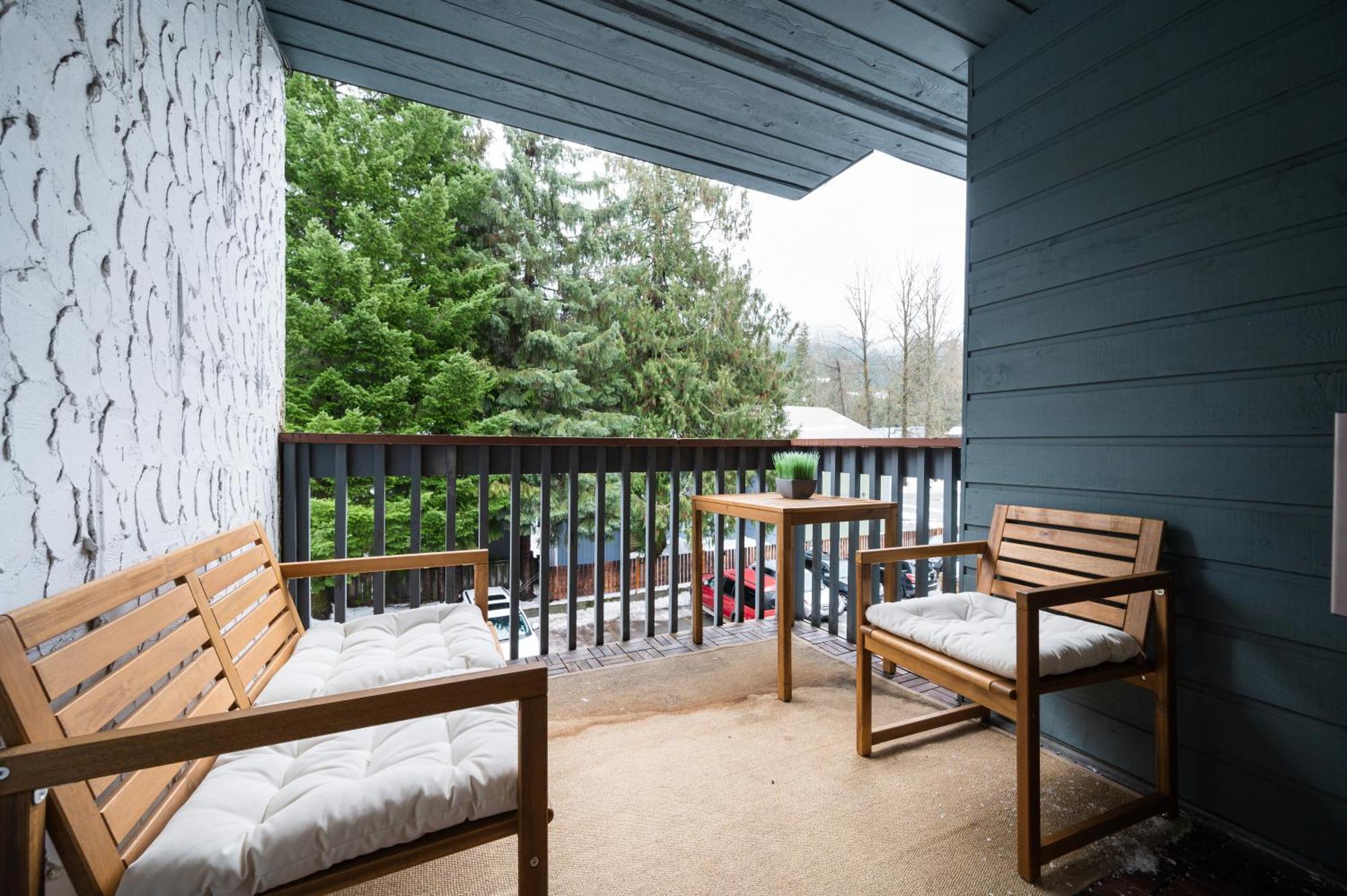 Appartement Creekside Oasis 4 Beds Pool And Hot Tub à Whistler Extérieur photo